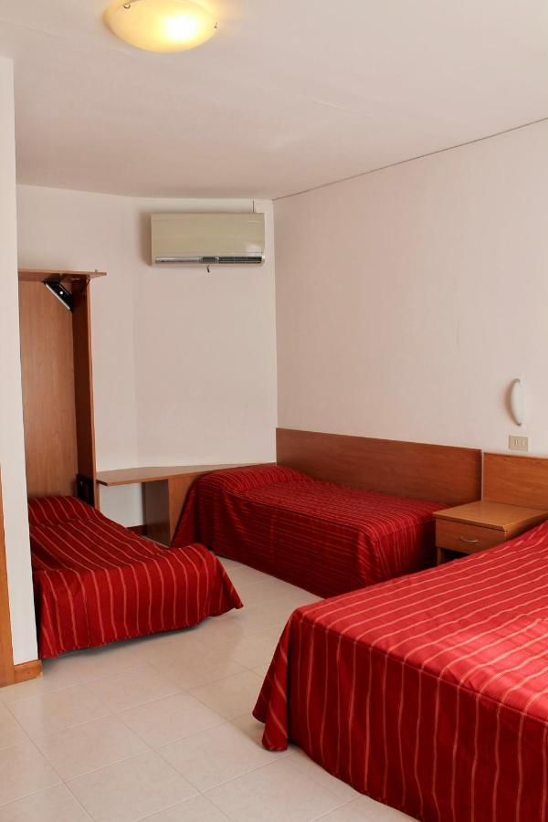 Hotel Vienna Caorle Exterior foto