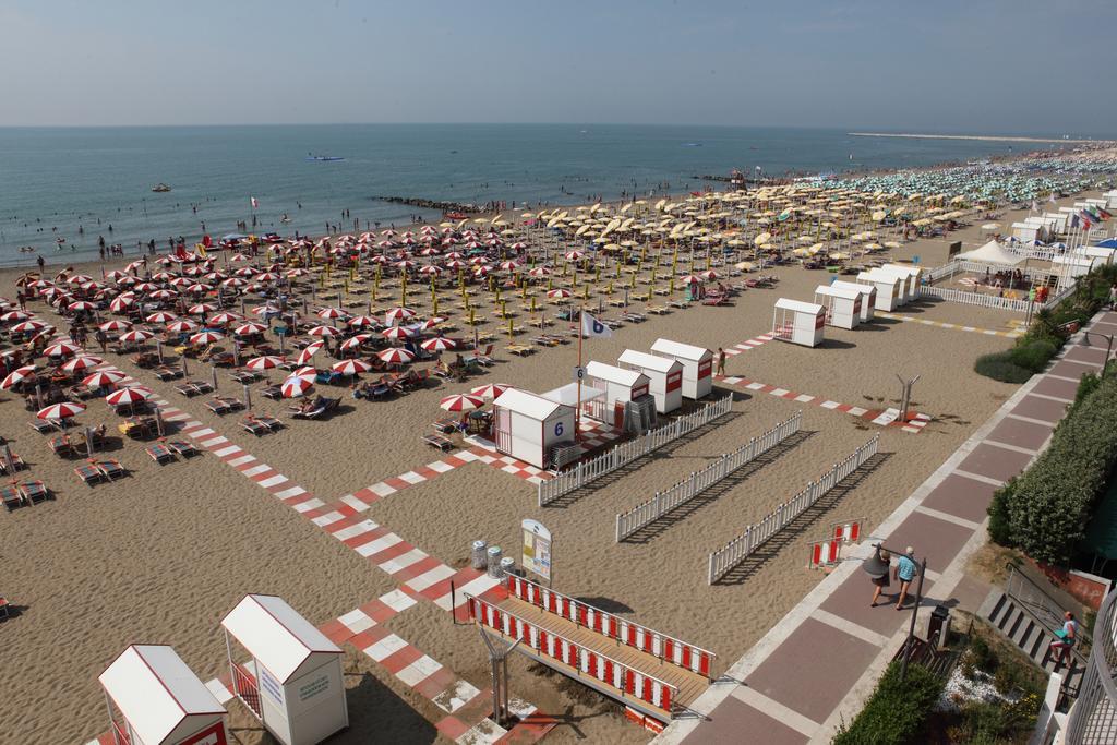 Hotel Vienna Caorle Exterior foto