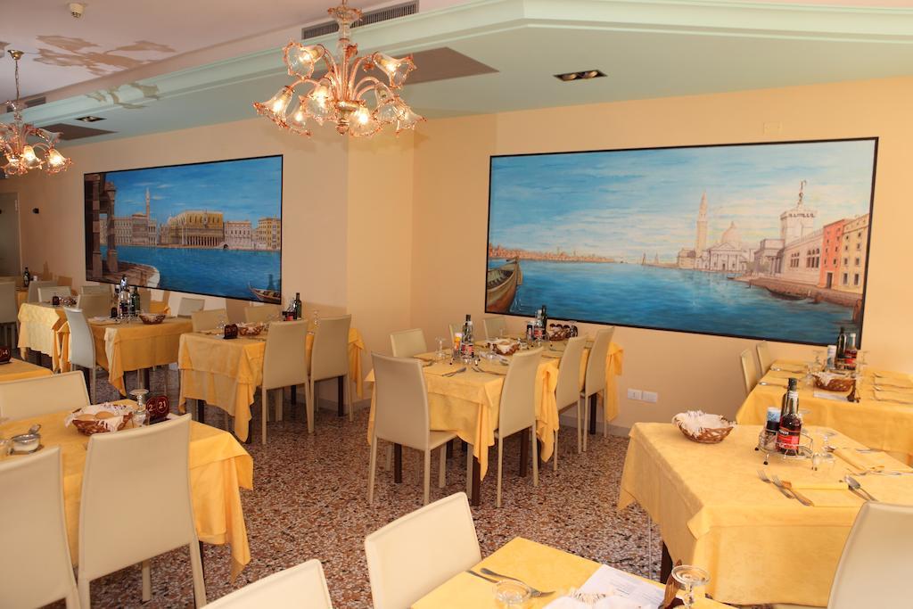 Hotel Vienna Caorle Exterior foto